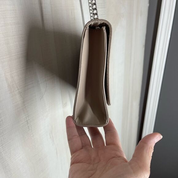 Badgley Mischka taupe tan purse silver chain‎ - Picture 2 of 11